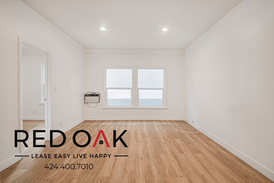 1818 Whitley Ave in Los Angeles, CA - Building Photo