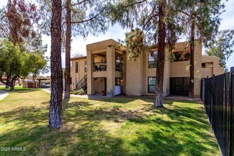 8214 N 21st Dr in Phoenix, AZ - Foto de edificio - Building Photo