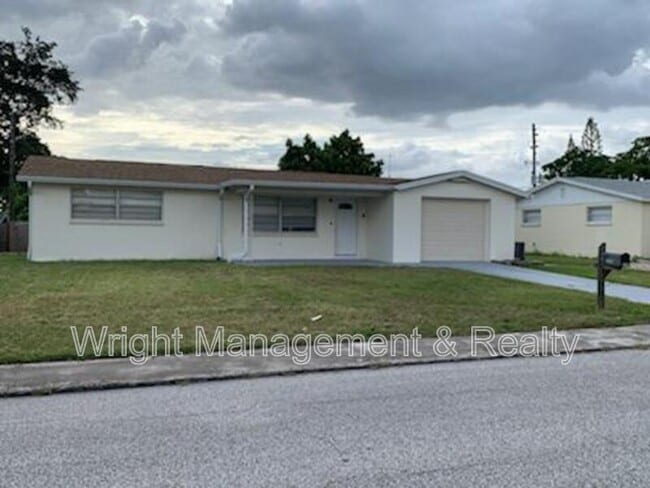 3233 Finch Dr in Holiday, FL - Building Photo - Building Photo