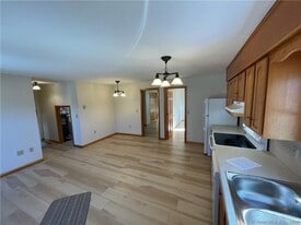 45 Whittle St in Groton, CT - Building Photo