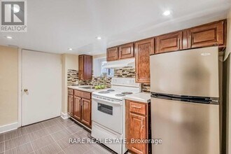 1993 Dufferin St in Toronto, ON - Building Photo - Building Photo