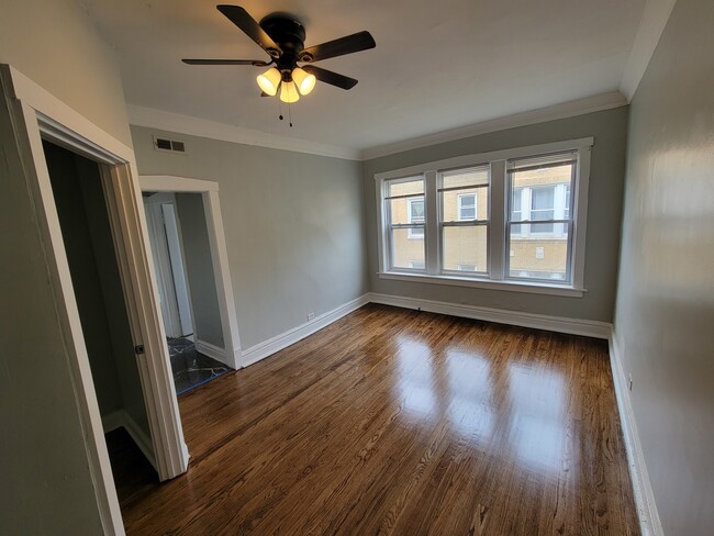 4749 N Monticello Ave, Unit 3A in Chicago, IL - Building Photo - Building Photo