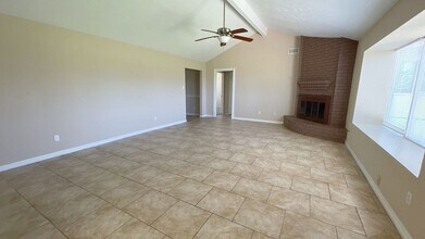 306 Aft Way in Crosby, TX - Building Photo - Building Photo