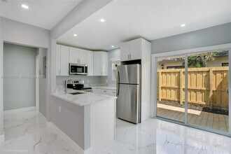 907 SW 15th Terrace in Fort Lauderdale, FL - Building Photo - Building Photo