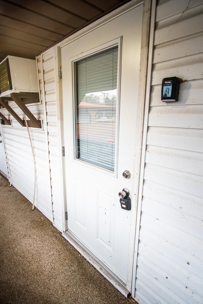 property at 707 W Race St