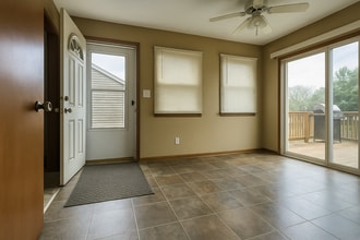 1221 Vincent Pl in Chaska, MN - Building Photo - Building Photo