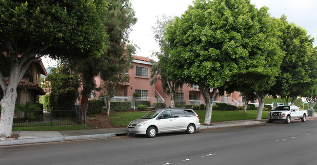 Huntington Oaks Village in Duarte, CA - Building Photo - Building Photo