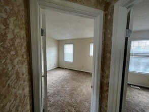 343 Lee's Ml Dr in Newport News, VA - Foto de edificio - Building Photo