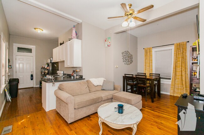 1016 W Fry St in Chicago, IL - Building Photo - Building Photo
