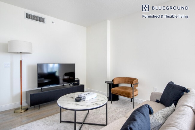 987 SW 37th Ave in Miami, FL - Building Photo - Building Photo