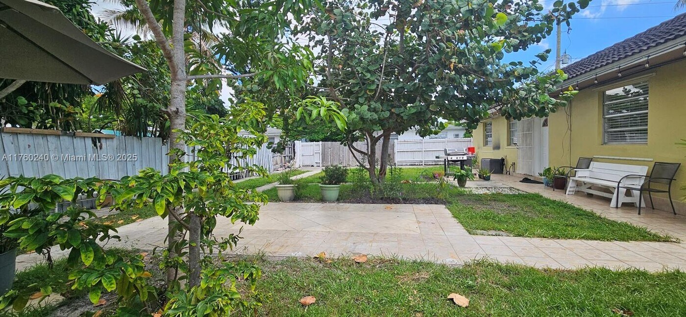 1625 Rodman St in Hollywood, FL - Building Photo