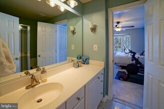 12205 Fairfield House Dr in Fairfax, VA - Building Photo - Building Photo