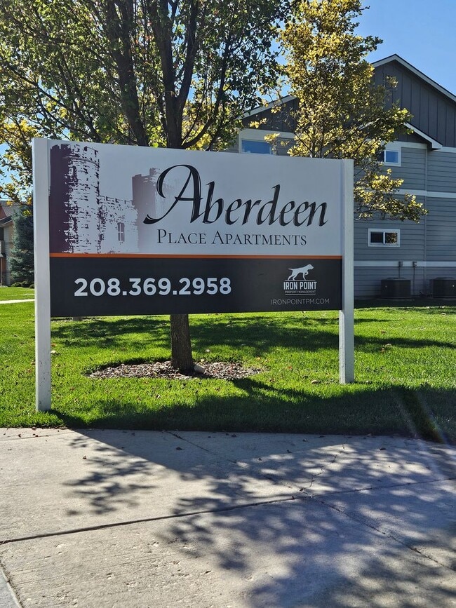 property at 1464 N Allumbaugh St