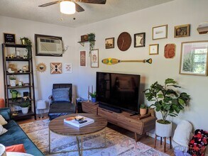 680 Juno Ave, Unit B in St. Paul, MN - Foto de edificio - Building Photo