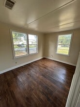 102 Wilson St in Jacksonville, AR - Foto de edificio - Building Photo