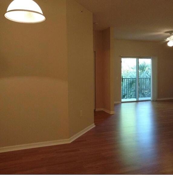 360 Crestwood Blvd S, Unit 304 in Royal Palm Beach, FL - Building Photo - Building Photo