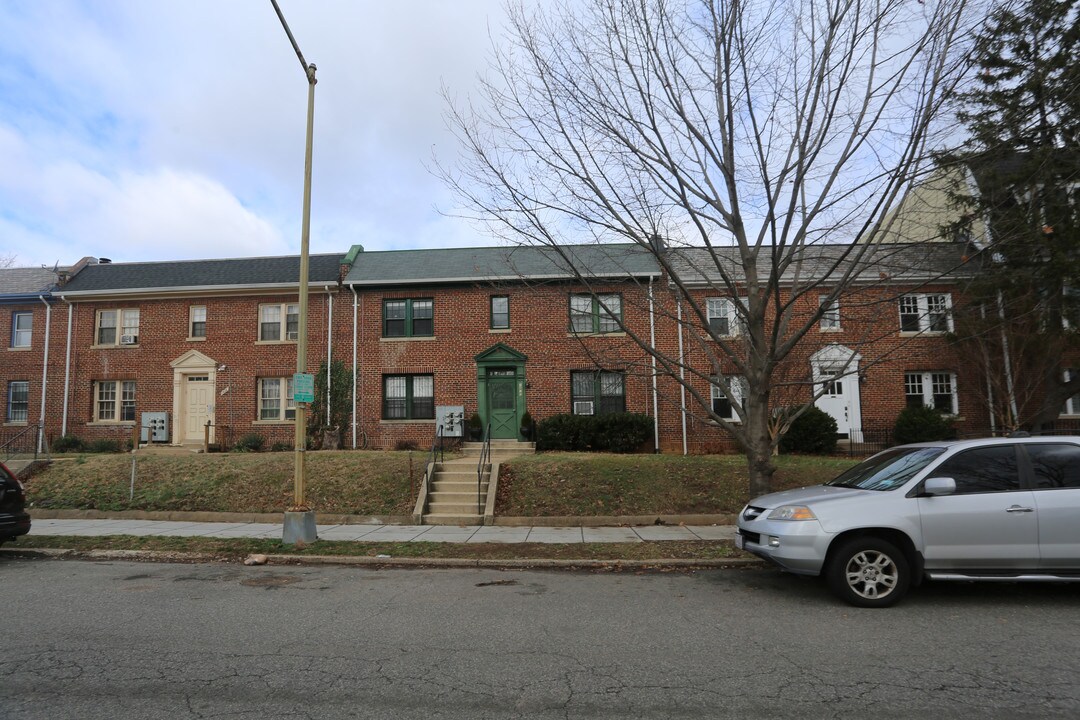 1810 C St SE in Washington, DC - Building Photo