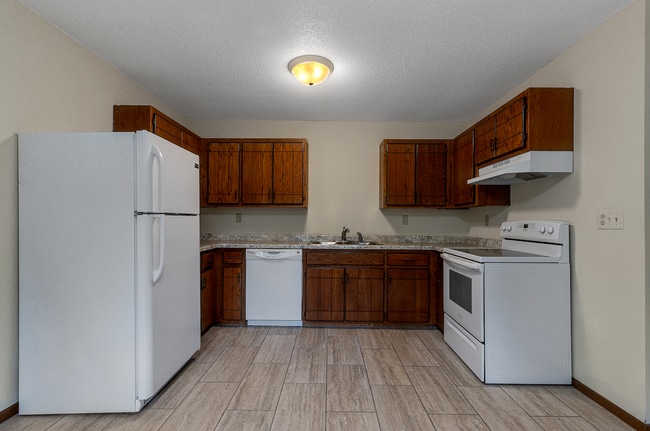 975 Summit Ave N in Sauk Rapids, MN - Building Photo - Building Photo