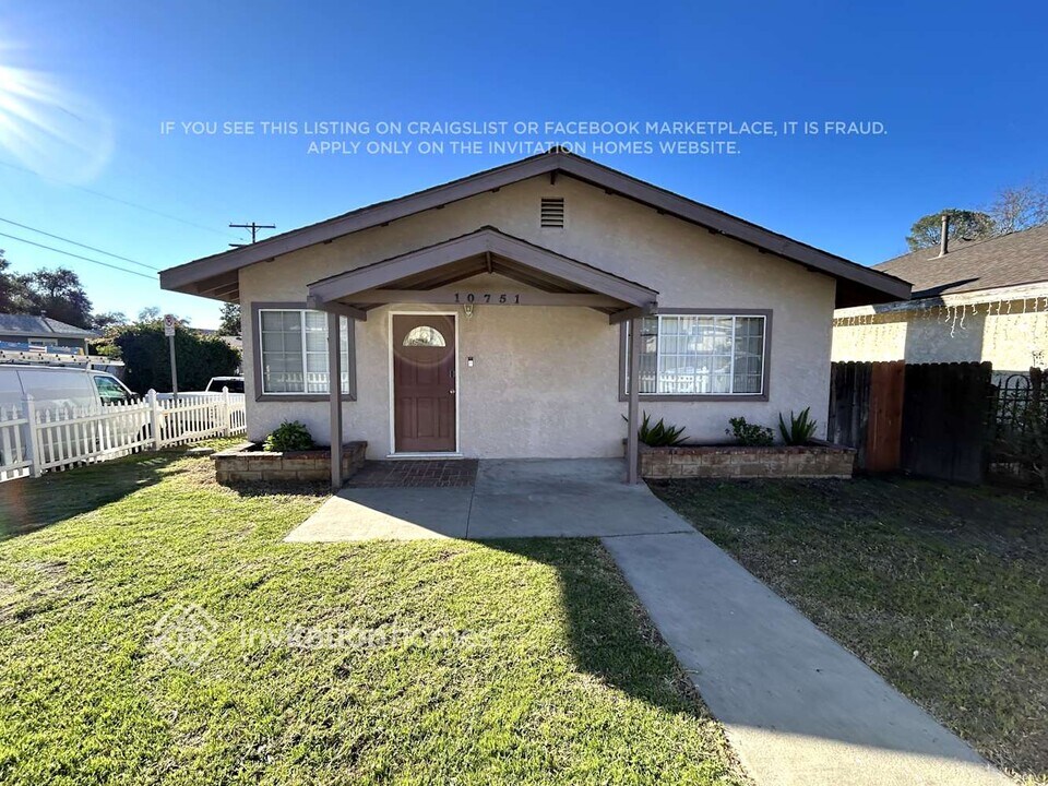 10751 Woodward Ave in Los Angeles, CA - Building Photo