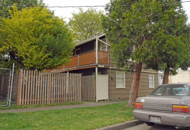 8849 Nesbit Ave N in Seattle, WA - Building Photo - Building Photo