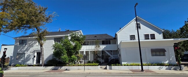 property at 3817 S Shepherd Dr