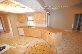 21271 Dearborn Ave in Port Charlotte, FL - Foto de edificio - Building Photo