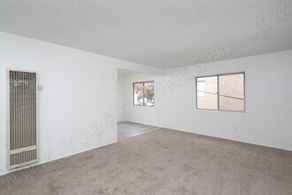 4554 Bond St in San Diego, CA - Building Photo - Building Photo