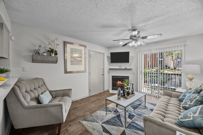 The View on Fox Creek in Lewisville, TX - Foto de edificio - Building Photo