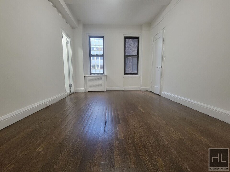 EAST 46 STREET in New York, NY - Building Photo