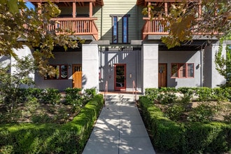 132-134 N Vermont Ave in Glendora, CA - Foto de edificio - Building Photo