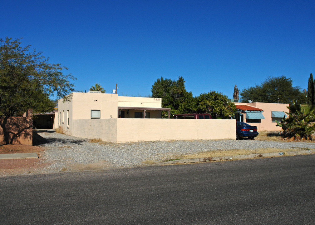 3931 E Paseo Dorado in Tucson, AZ - Building Photo