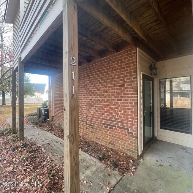 211 Hidden Branches Close in Winterville, NC - Building Photo - Building Photo