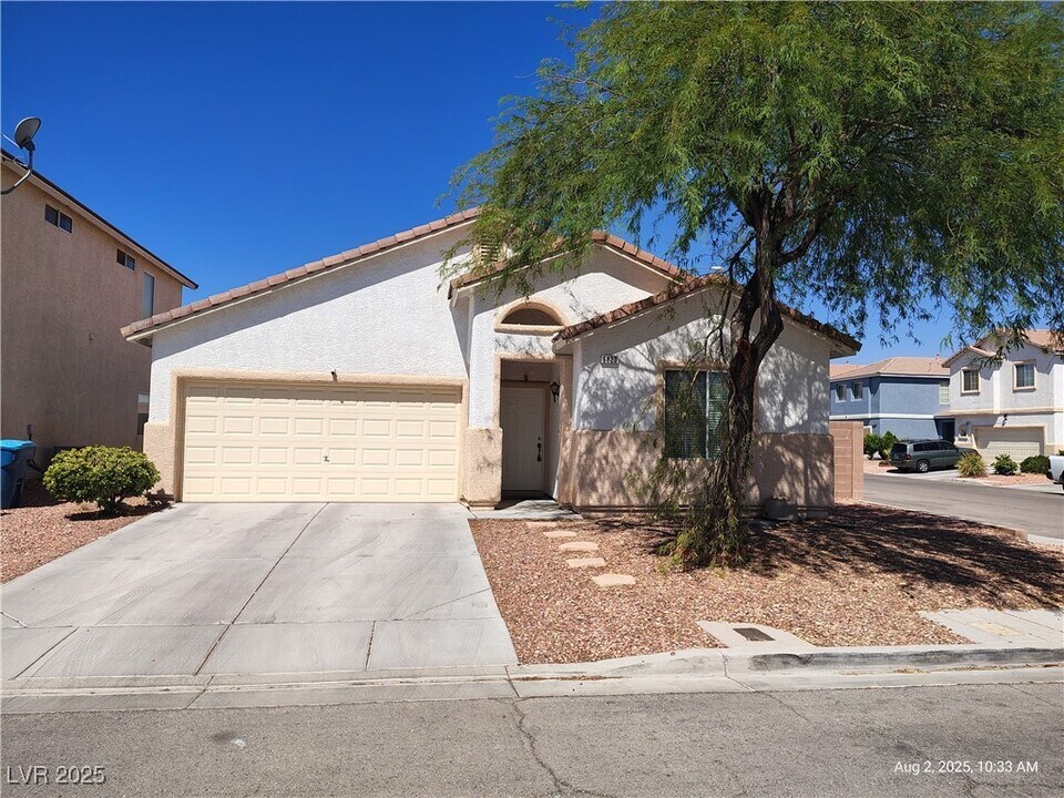 6823 Crystal Rapids St in Las Vegas, NV - Building Photo