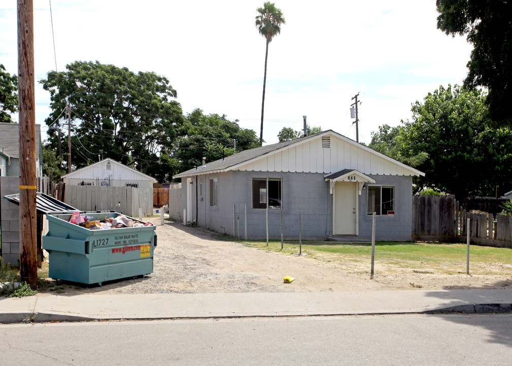 726 Benson Ave in Modesto, CA - Foto de edificio