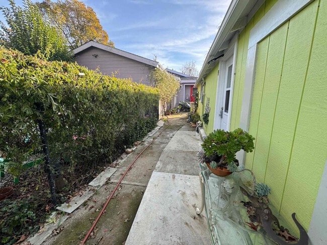 210 Lone Oak Ave in Napa, CA - Building Photo - Building Photo