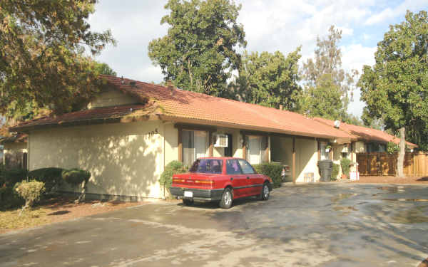 3905 Tully Rd in Modesto, CA - Building Photo