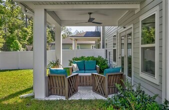 116 Meadow Creek Dr in Jacksonville, FL - Foto de edificio - Building Photo