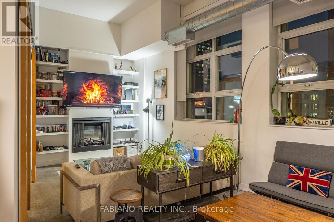 155-155 Dalhousie St in Toronto, ON - Building Photo