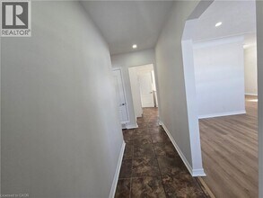 8199 Twenty Rd E in Hamilton, ON - Building Photo - Building Photo