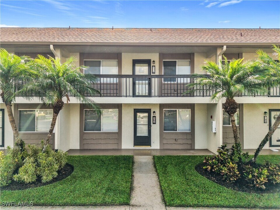 13080 White Marsh Ln in Ft. Myers, FL - Building Photo