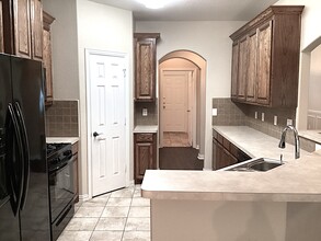 511 Hidden Meadow Ct in Desoto, TX - Building Photo - Building Photo