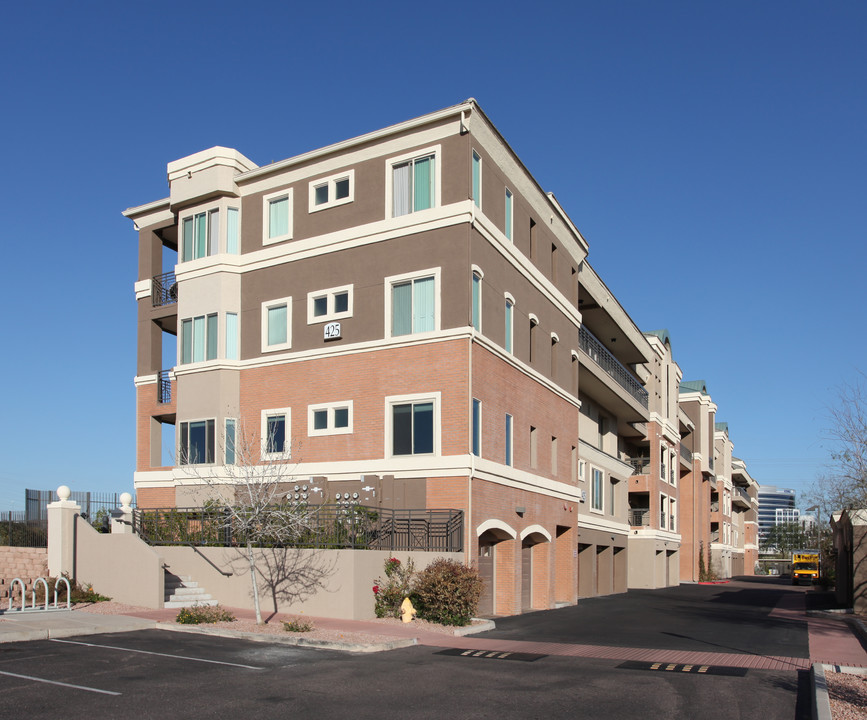 Regatta Pointe Condominiums in Tempe, AZ - Foto de edificio