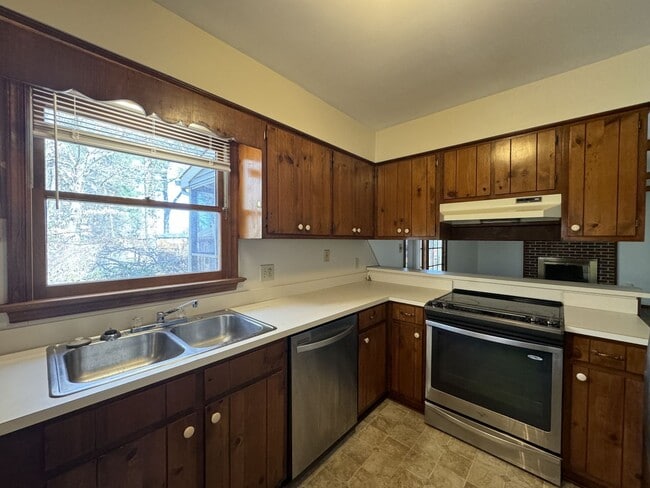 838 Sharpley Ave in Hampton, VA - Building Photo - Building Photo