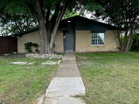228 Elmwood Dr in Garland, TX - Building Photo