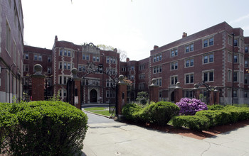 Richmond Court in Brookline, MA - Foto de edificio - Building Photo