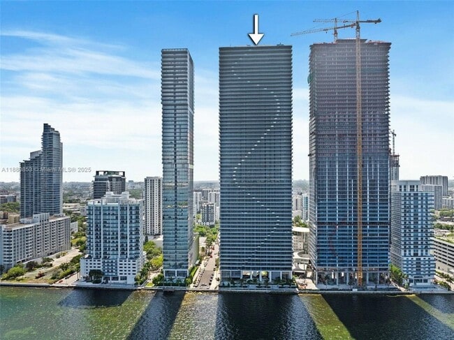 700 NE 24th St, Unit 2004 in Miami, FL - Building Photo - Building Photo