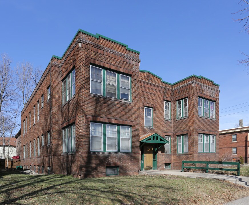 2200 Harriet Ave in Minneapolis, MN - Building Photo