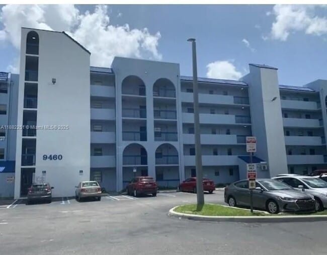 9460 Fontainebleau Blvd in Miami, FL - Building Photo - Building Photo