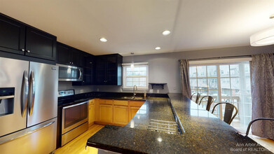 2970 Barclay Way in Ann Arbor, MI - Building Photo - Building Photo