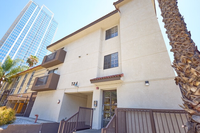 724 New Hampshire S Ave, Unit 202